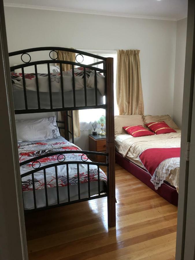 At Homestay Окленд Екстер'єр фото